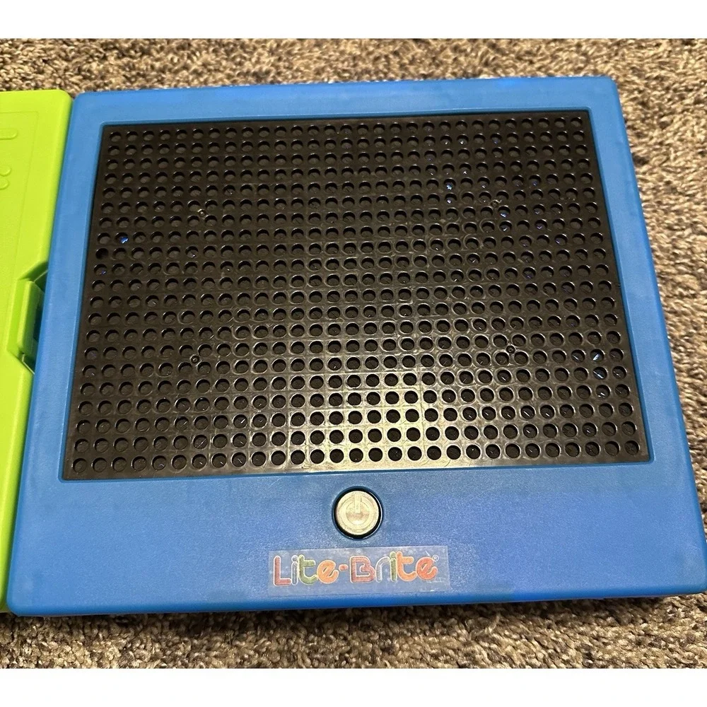 Lite-Brite Toy 2014 #1786 Hasbro Children's toy Battery Geometric Shape Pegs